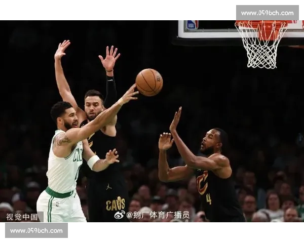 骑士凯尔特人第四战鏖战全场攻防博弈决定系列赛最终走向在东部舞台