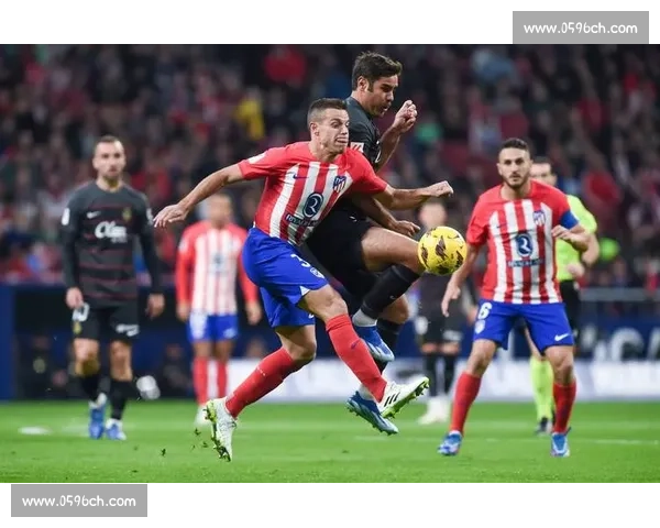 马德里竞技与那不勒斯激烈对决即将展开精彩直播全程报道